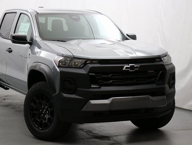2026 Chevrolet Colorado Trail Boss photo 2