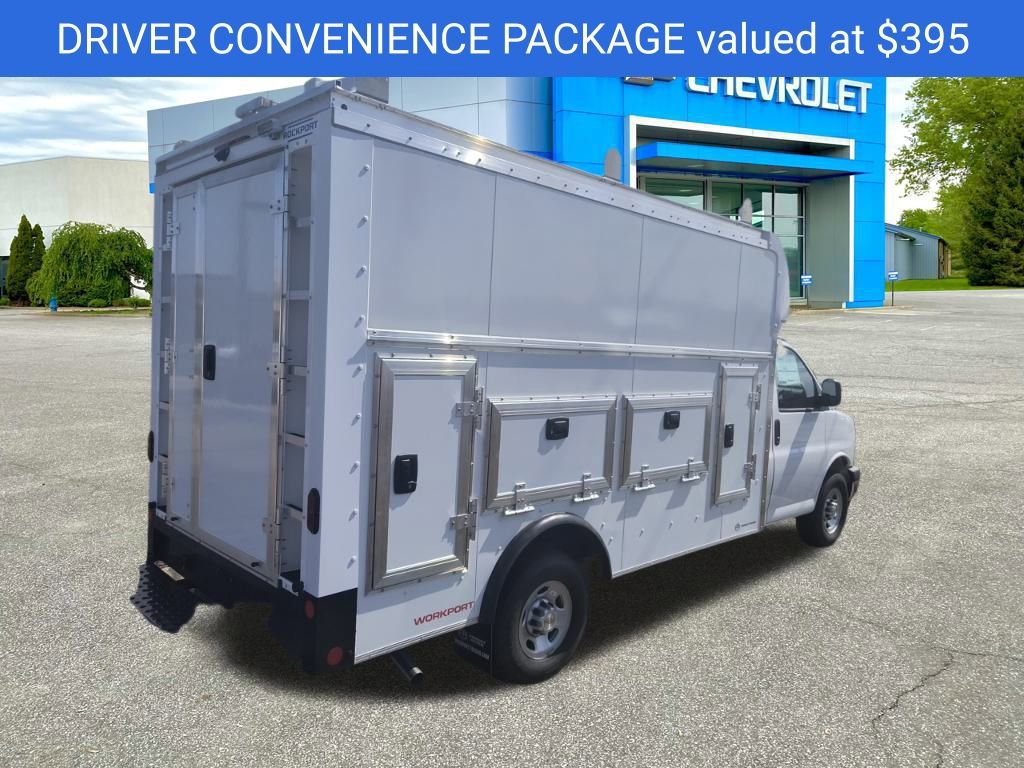 2025 Chevrolet Express Cutaway 3500 photo 3