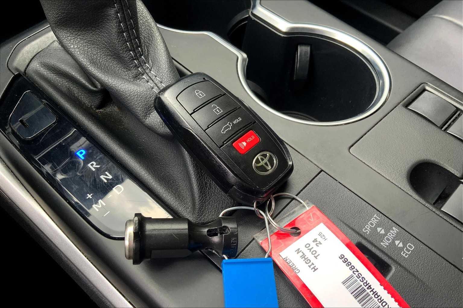 2024 Toyota Highlander XLE photo 13