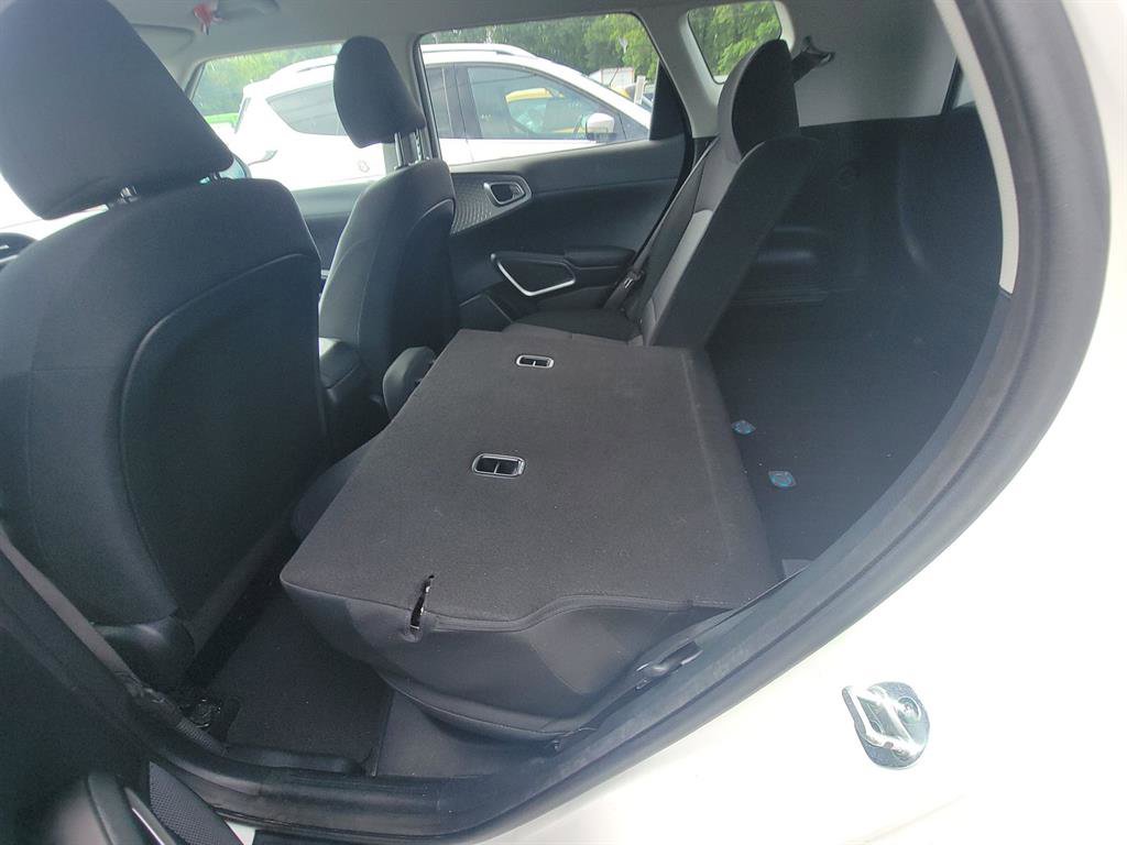 2023 Kia Soul LX photo 2