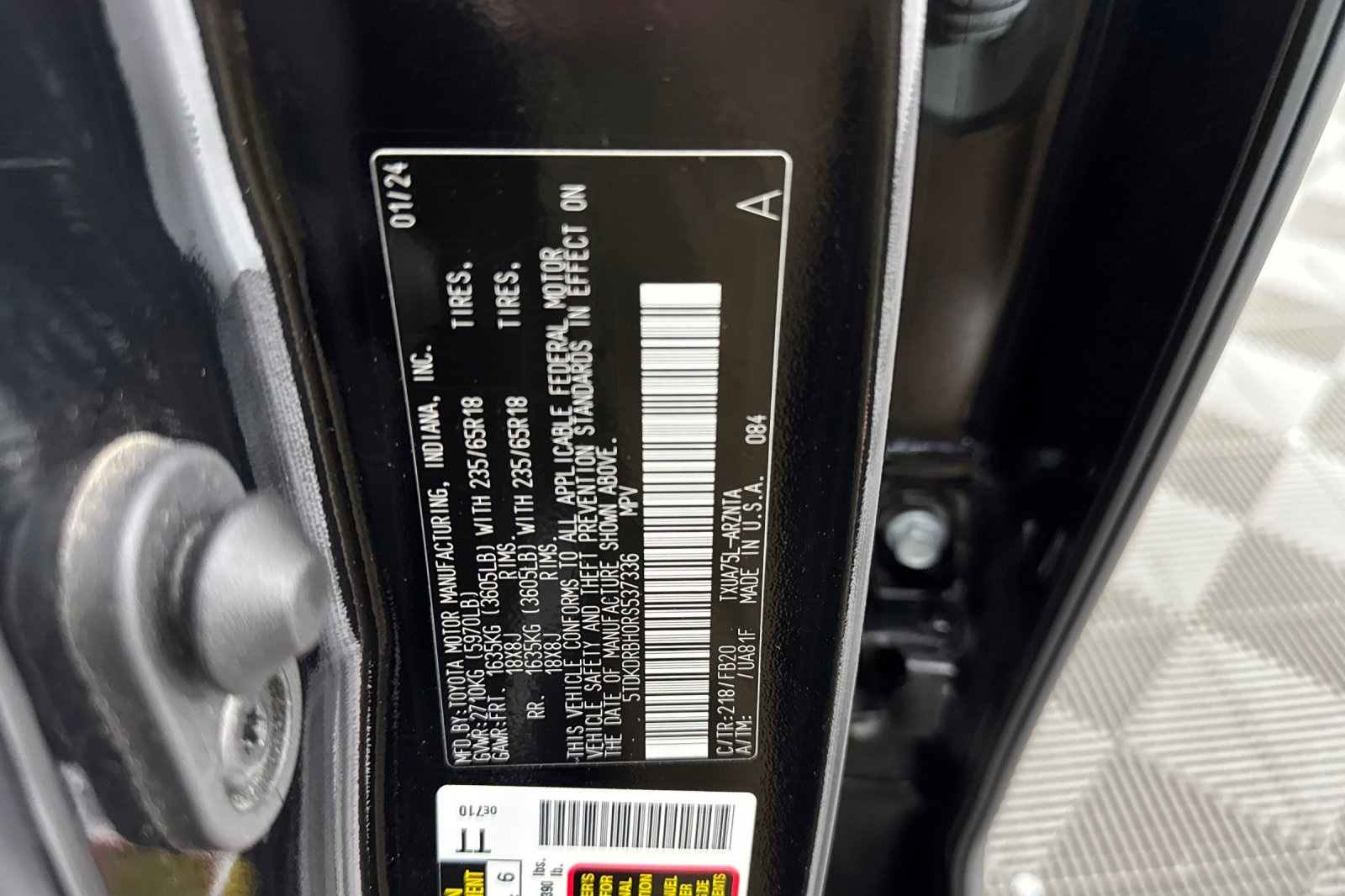 2024 Toyota Highlander LE photo 28
