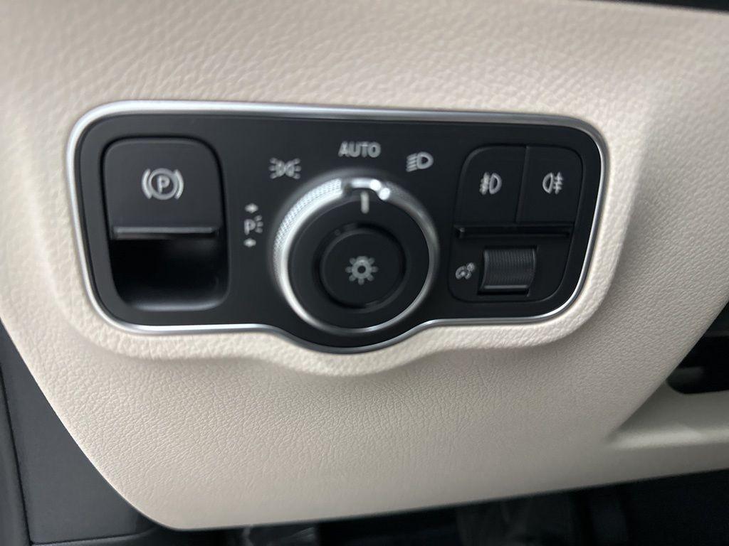 2026 Mercedes Benz GLB 250 4MATIC photo 17