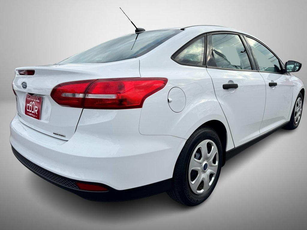 2015 Ford Focus S photo 3