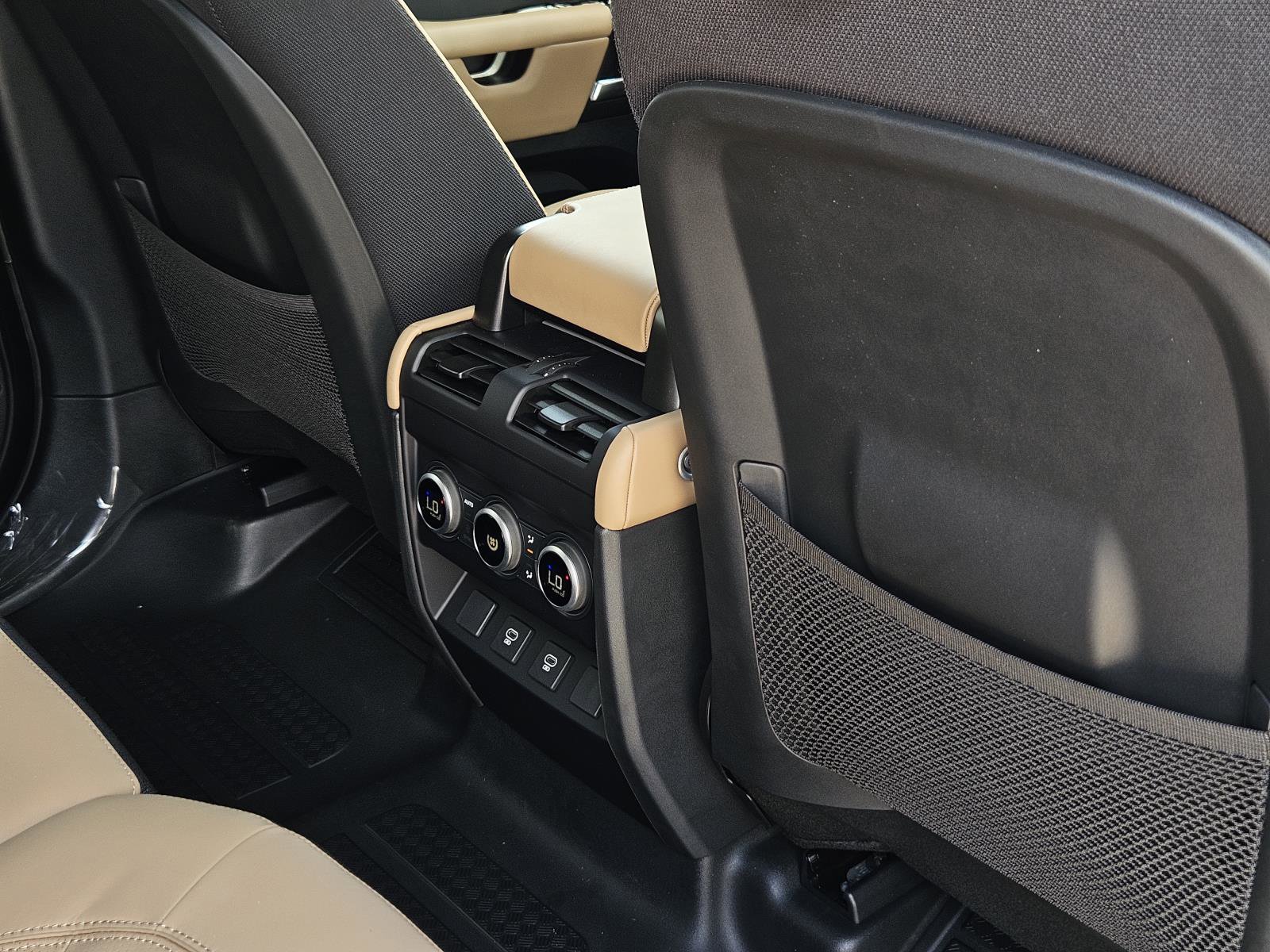 2025 Land Rover Defender 110 V8 photo 39