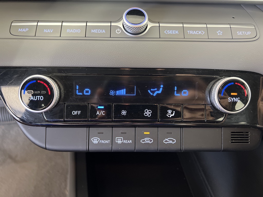 2024 Hyundai Elantra SEL photo 20