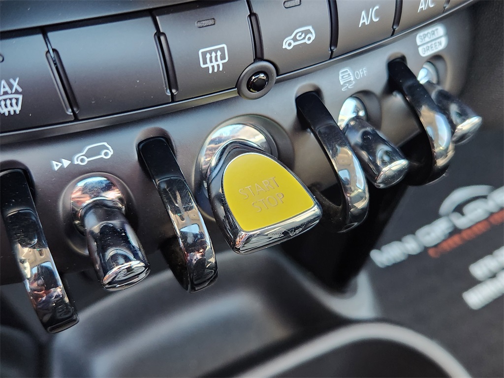 2024 Mini Cooper 2 Door Hardtop SE photo 23