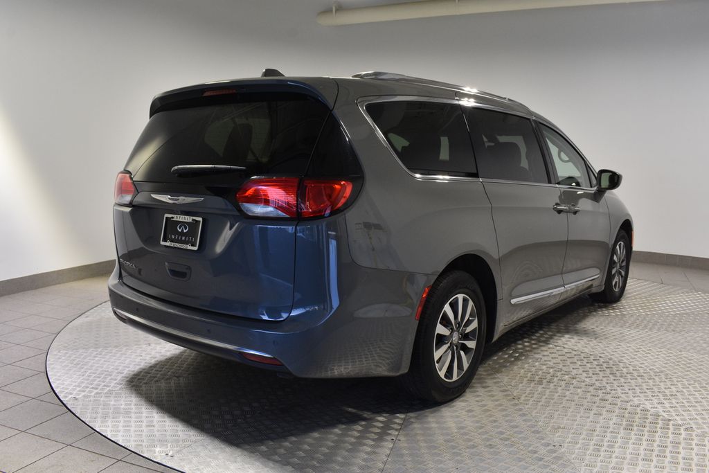 2020 Chrysler Pacifica Touring Plus photo 3