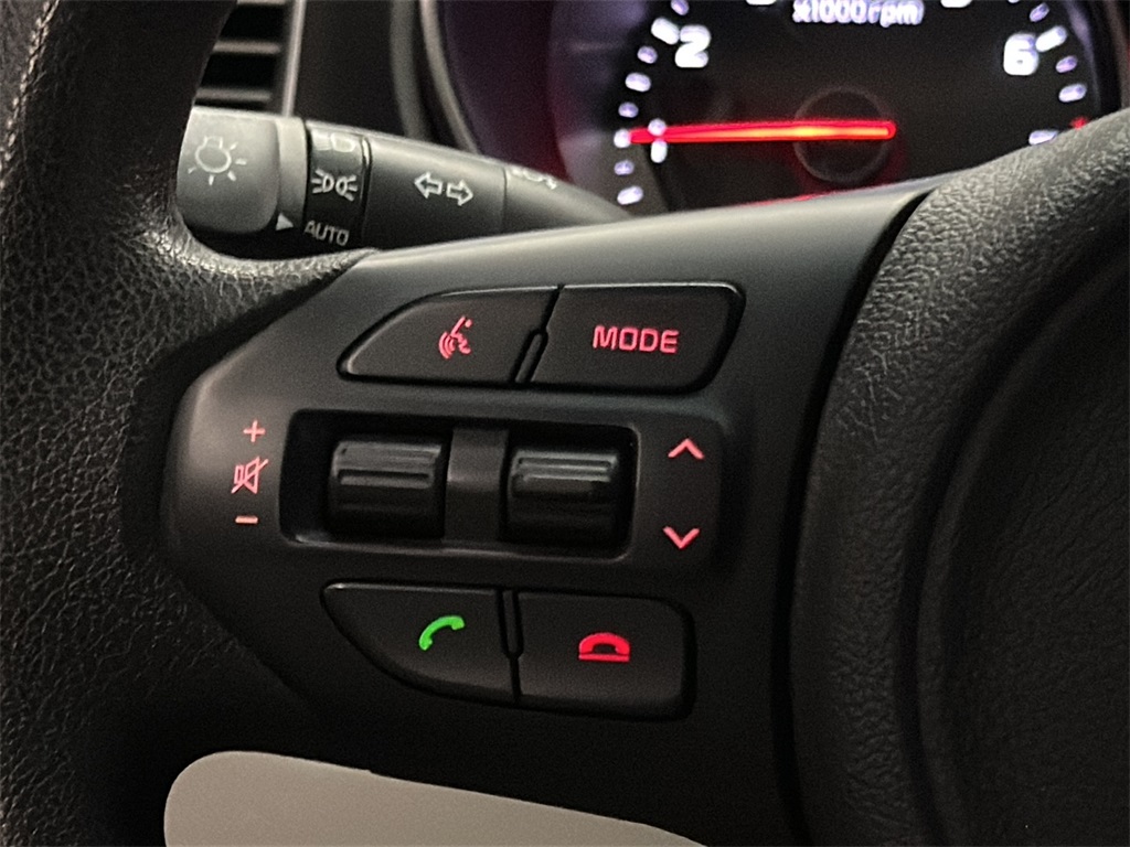 2015 Kia Sedona LX photo 15