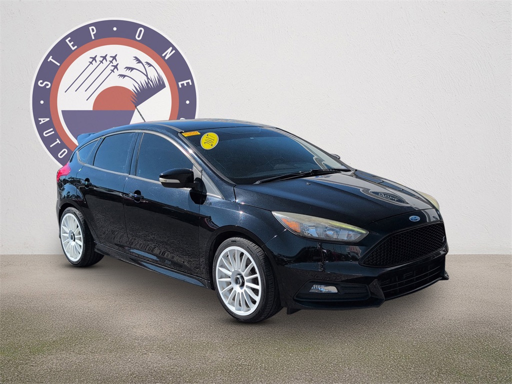 Used 2017 Ford Focus ST with VIN 1FADP3L90HL305412 for sale in Crestview, FL