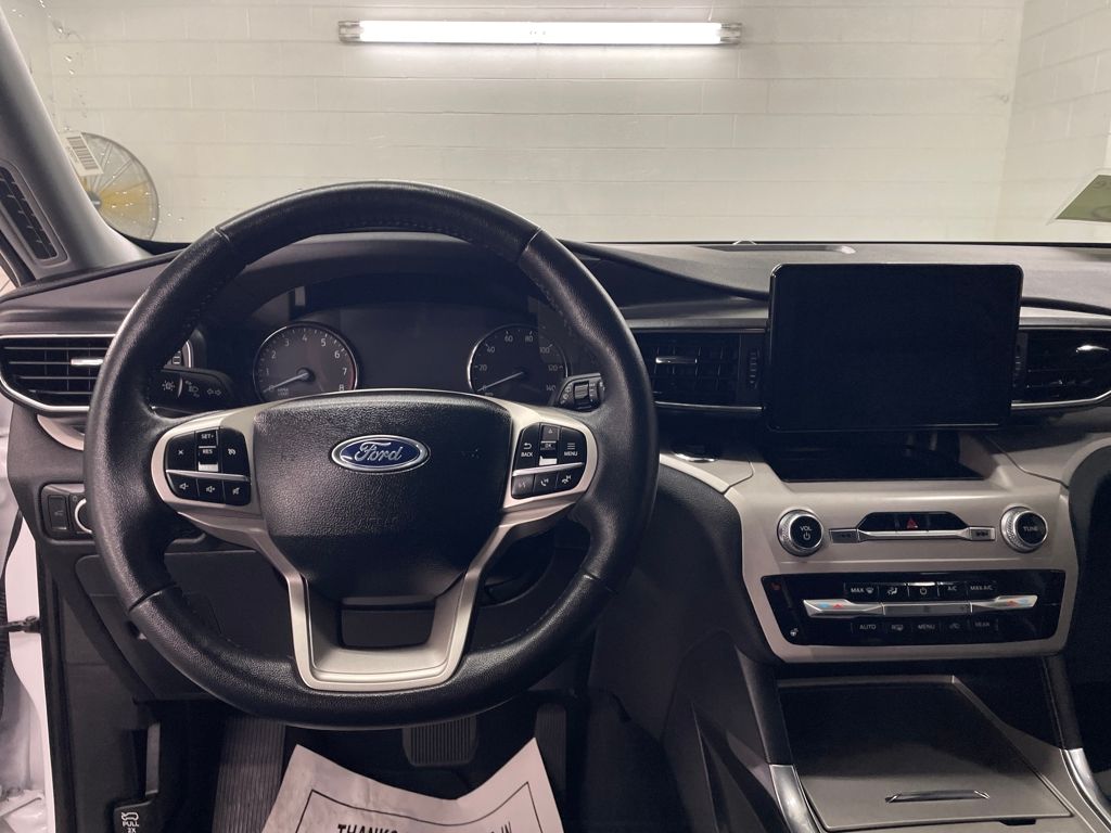 2024 Ford Explorer XLT photo 3