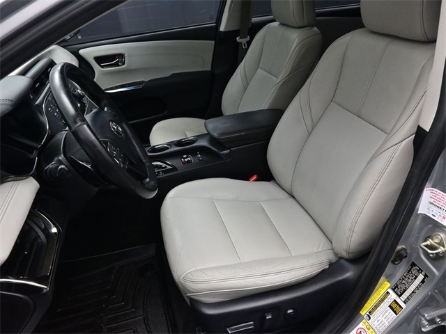 2016 Toyota Avalon Touring photo 21
