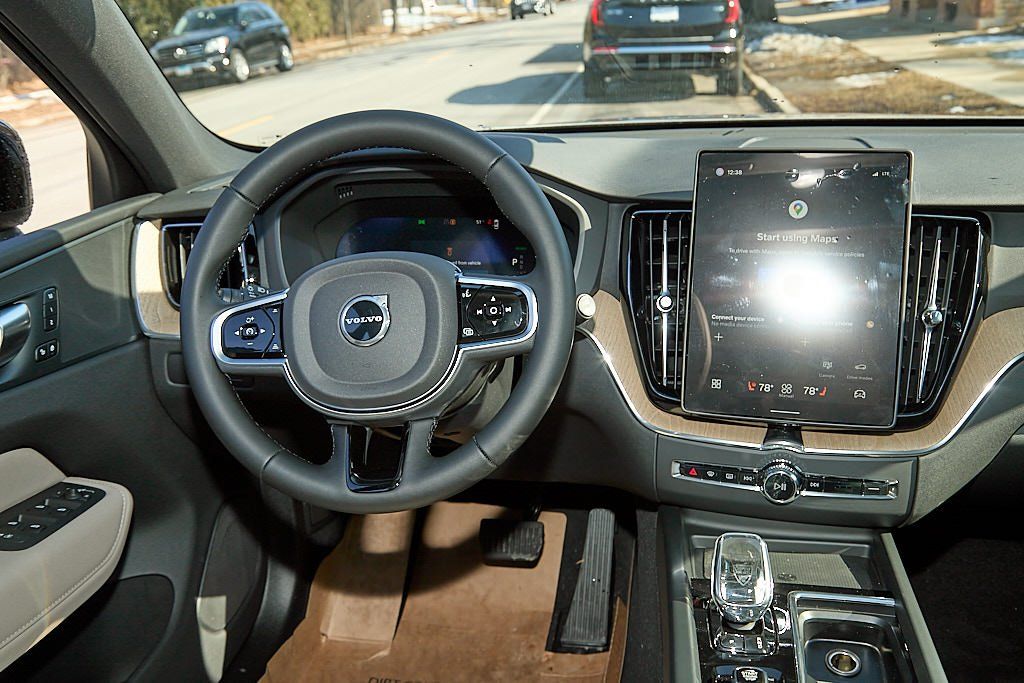 2026 VOLVO XC60 - Image 21