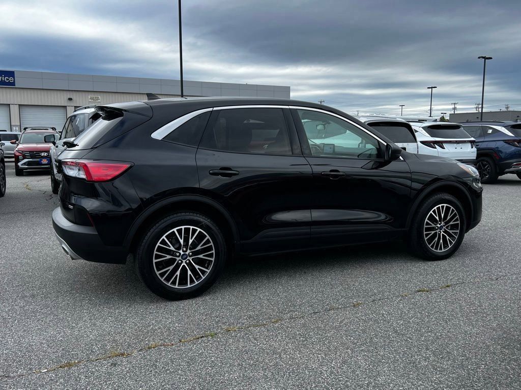 2022 Ford Escape Plug-In Hybrid SE photo 4