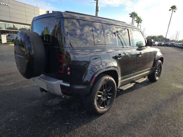 2024 Land Rover Defender S photo 2