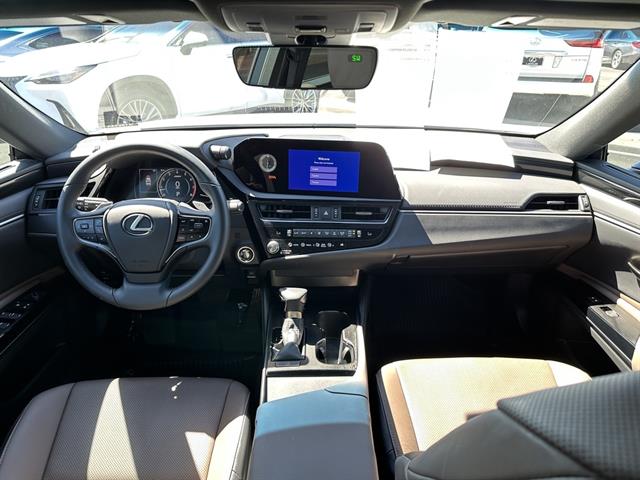 2025 Lexus ES Base photo 17