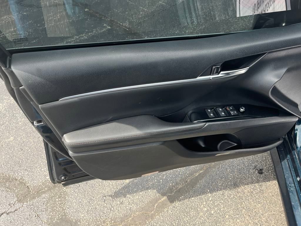 2019 Toyota Camry LE photo 14