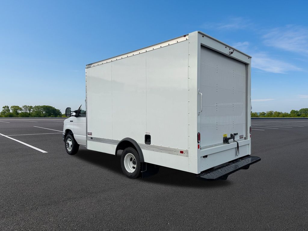 2025 Ford E-350 Base photo 4
