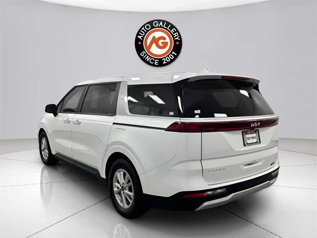 2024 Kia Carnival LX photo 5