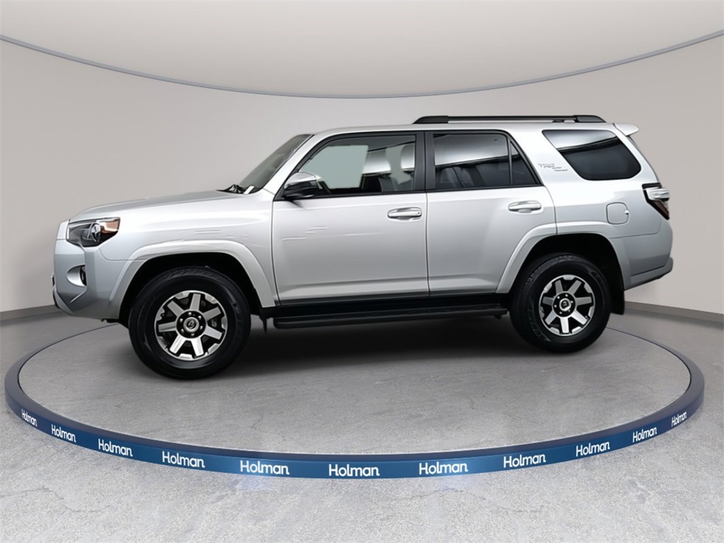 2024 Toyota 4Runner TRD Off-Road photo 2