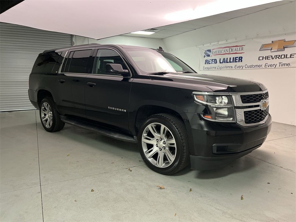 2019 Chevrolet Suburban LT photo 2