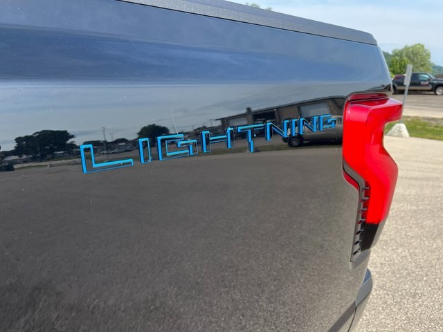 2025 Ford F-150 Lightning Platinum photo 14