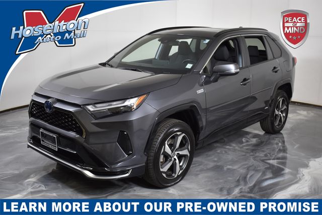 2023 Toyota RAV4 SE's photo