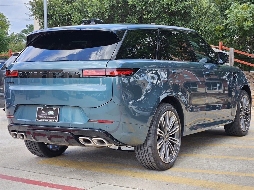 2025 Land Rover Range Rover Sport SE photo 4