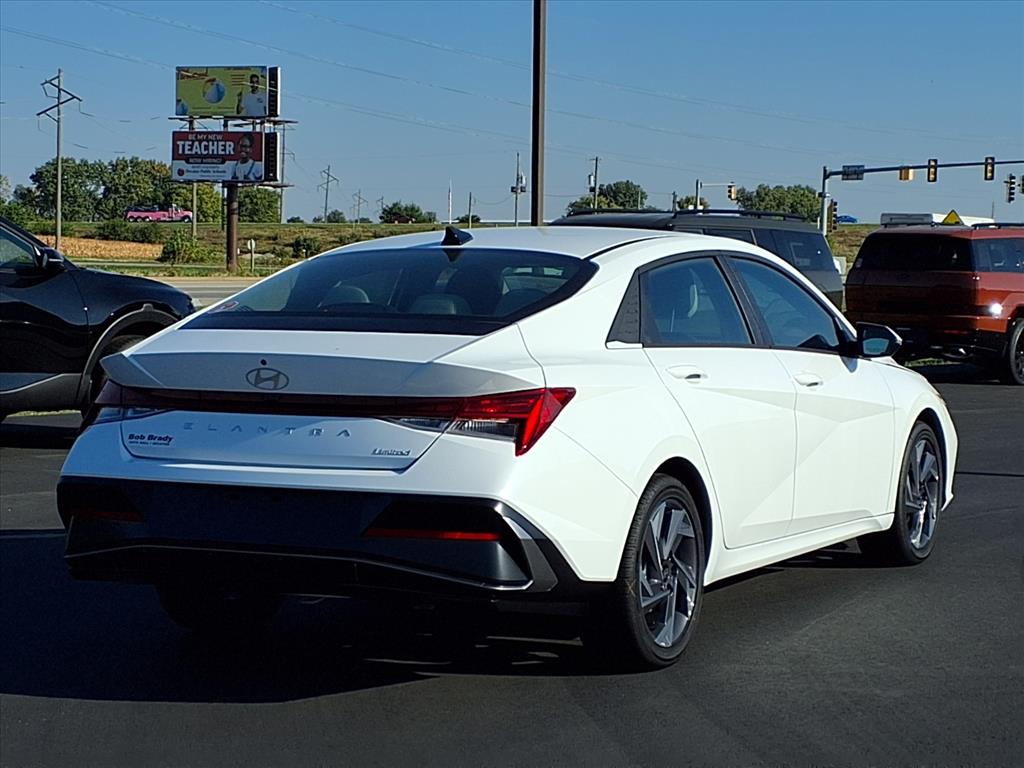 2025 Hyundai Elantra Limited photo 11