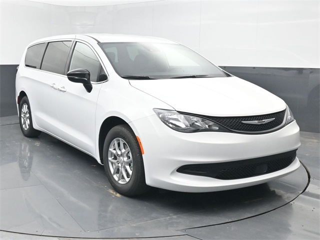 2026 Chrysler Voyager LX's photo