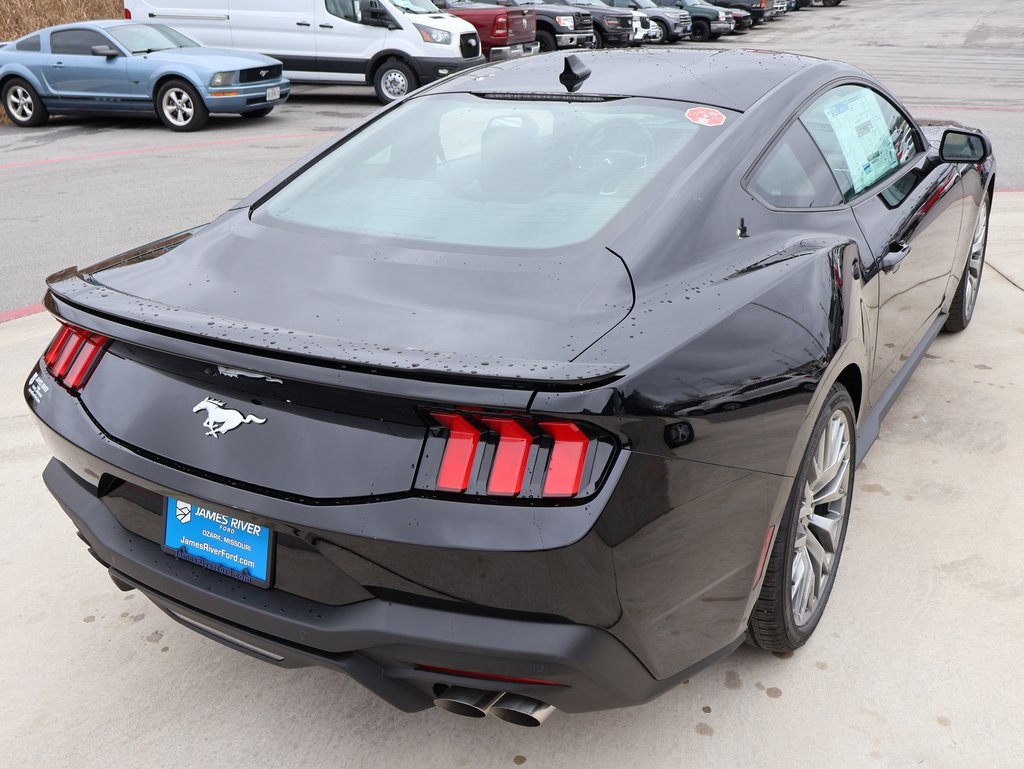 2026 Ford Mustang EcoBoost Premium photo 4