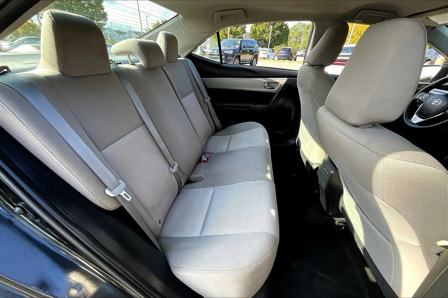 2014 Toyota Corolla LE photo 18
