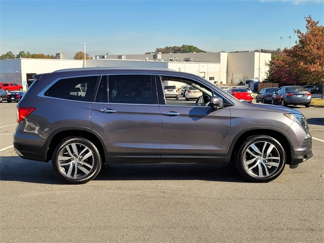 2017 Honda Pilot Touring photo 2