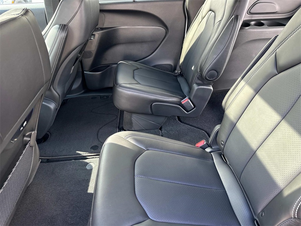 2025 Chrysler Pacifica photo 15