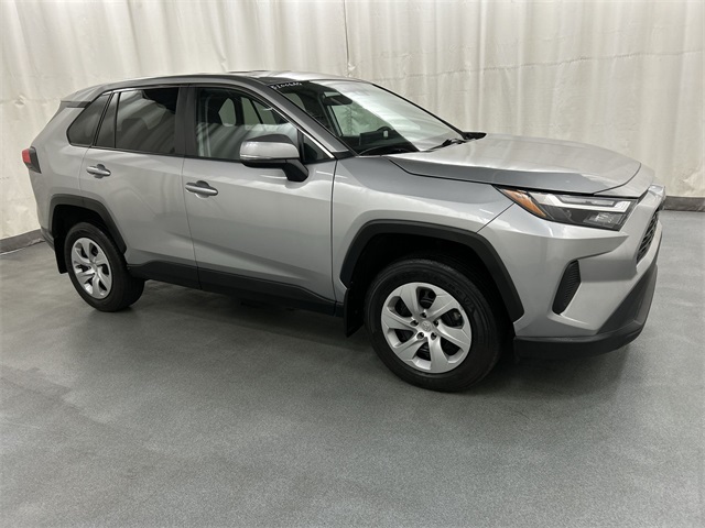2024 Toyota RAV4 LE's photo