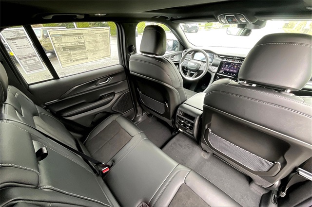 2025 Jeep Grand Cherokee Altitude photo 24