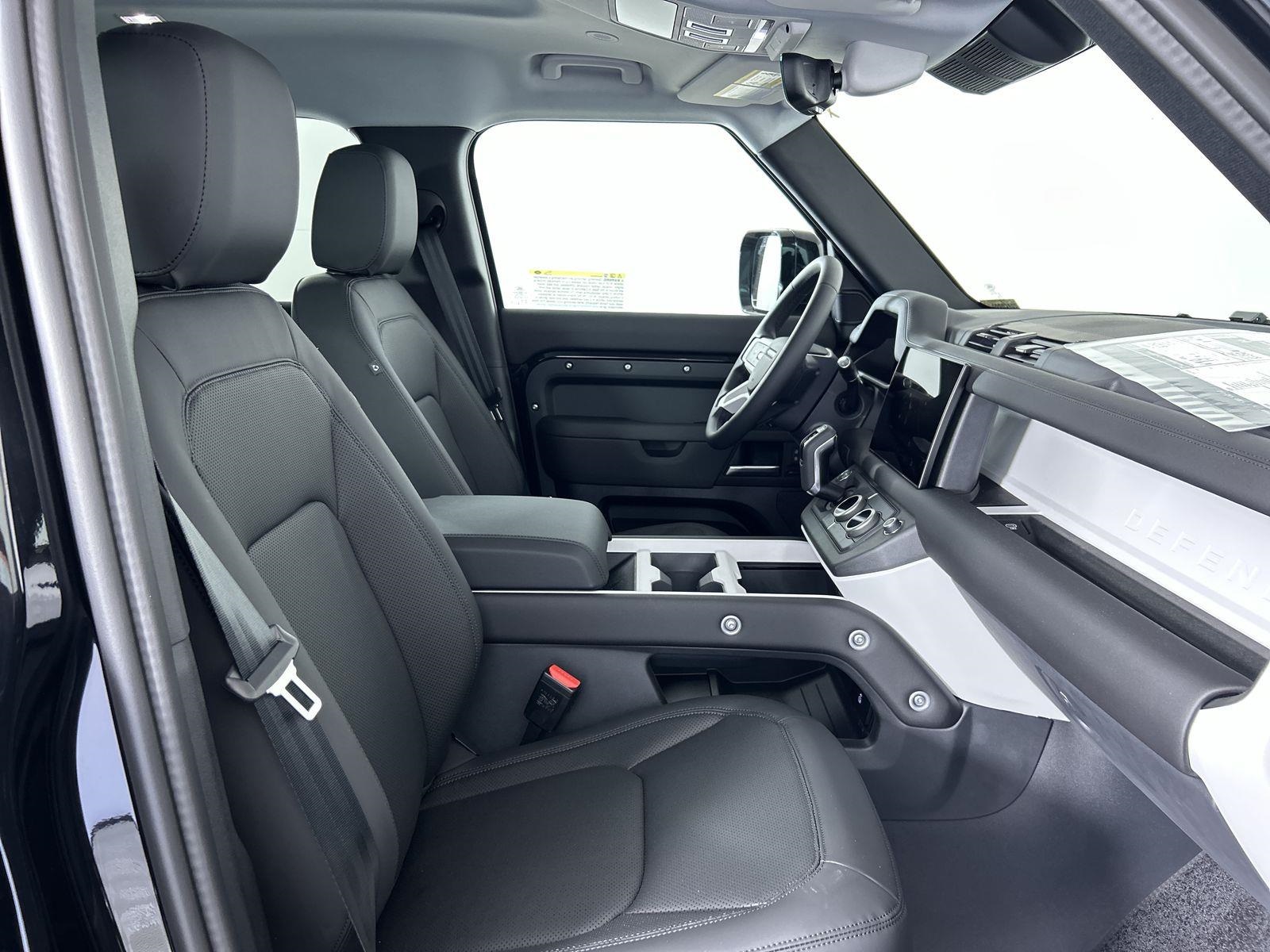 2025 Land Rover Defender 110 S photo 33