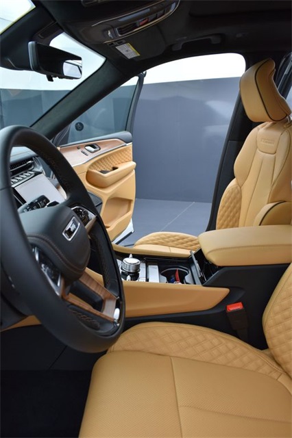 2025 Jeep Grand Cherokee Summit Reserve photo 4