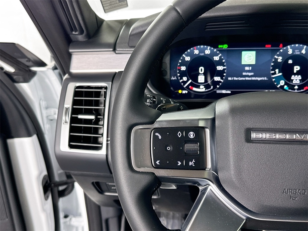 2025 Land Rover Discovery SE photo 12