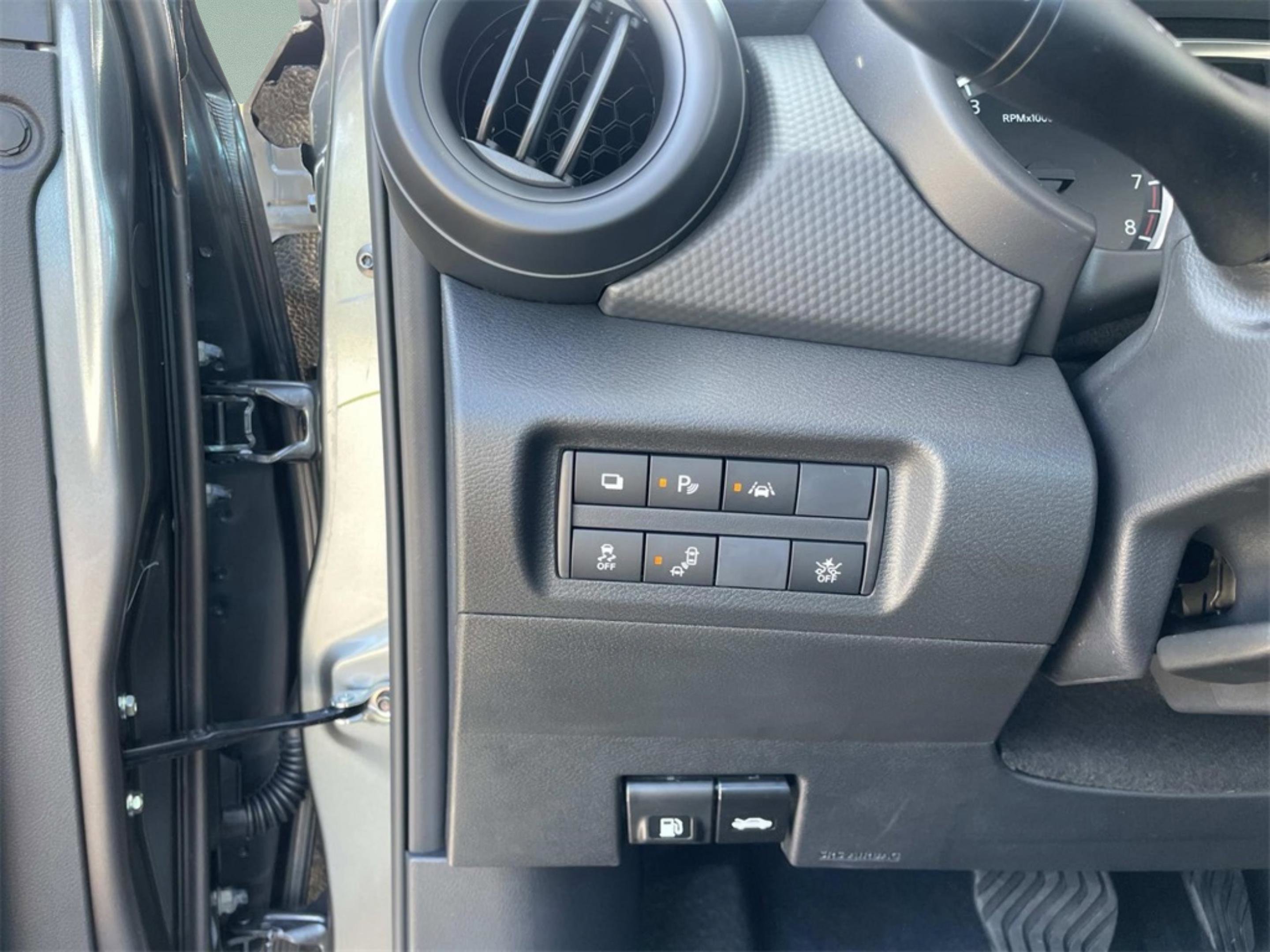 2025 Nissan Kicks Play S photo 10