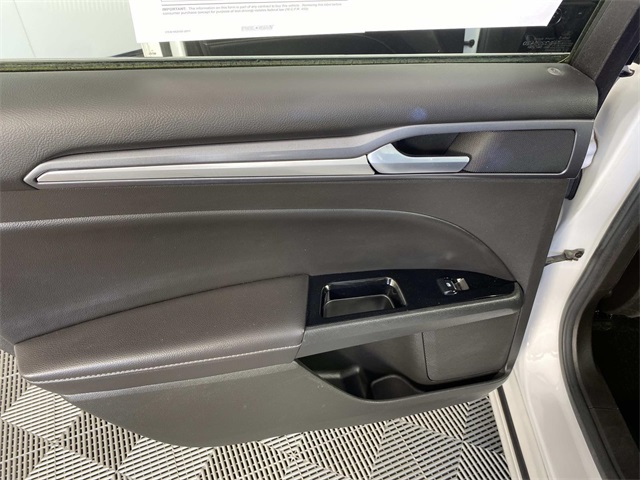 2014 Ford Fusion Titanium photo 23