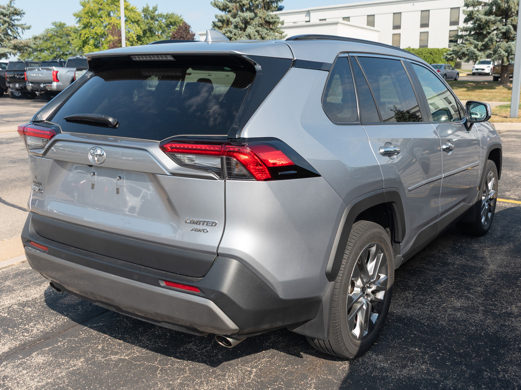 2022 Toyota RAV4 Limited photo 5