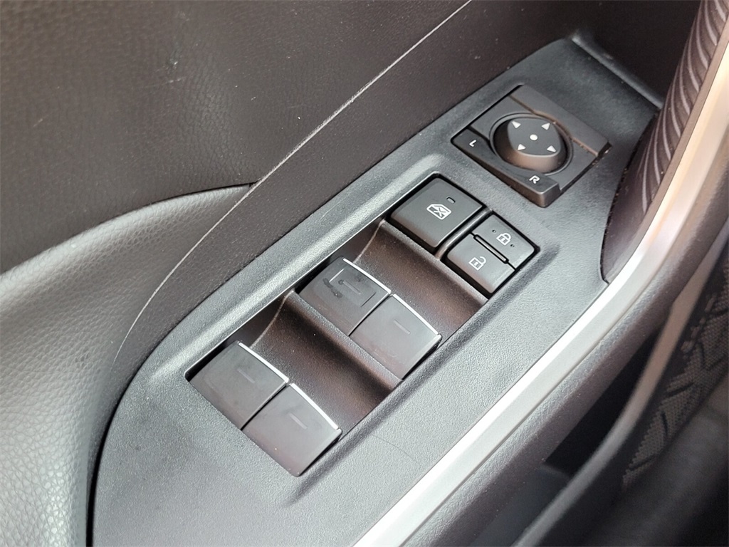 2024 Toyota RAV4 Hybrid SE photo 19