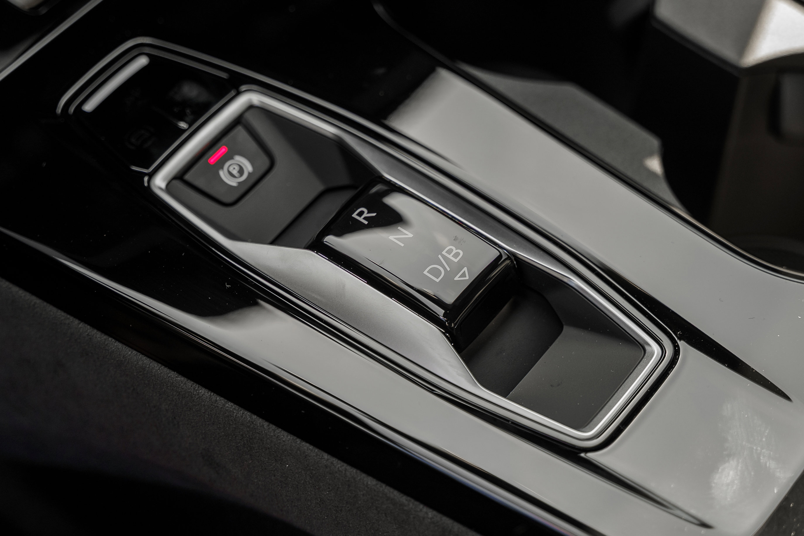 2025 Audi SQ6 photo 11