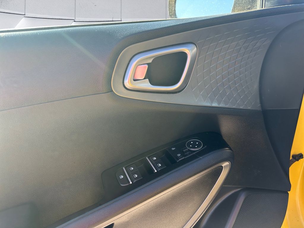 2020 Kia Soul S photo 11