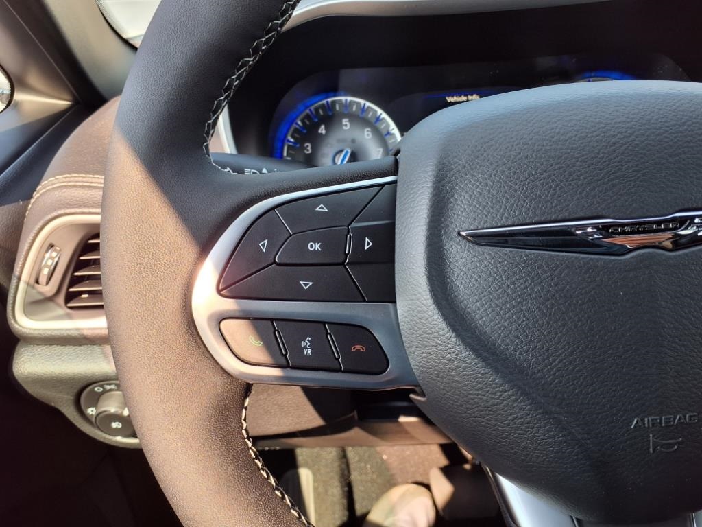 2026 Chrysler Pacifica photo 15