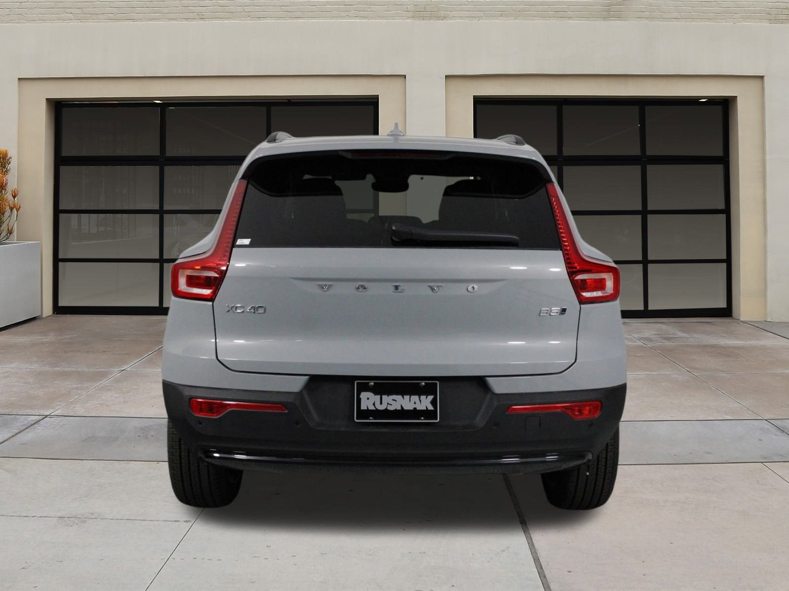 2025 Volvo XC40 Plus photo 4