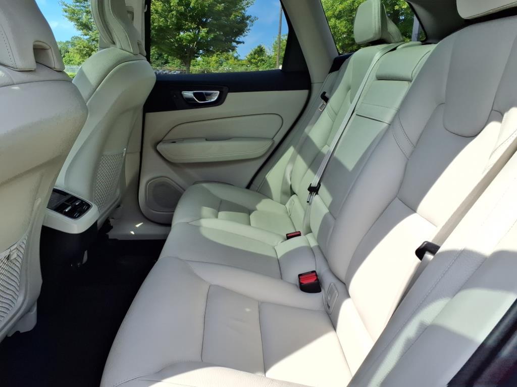 2020 Volvo XC60 Inscription photo 22