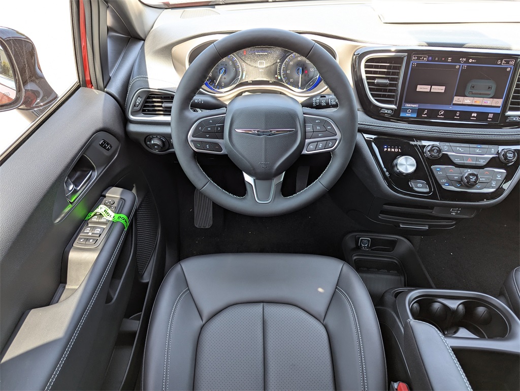 2026 Chrysler Pacifica photo 13