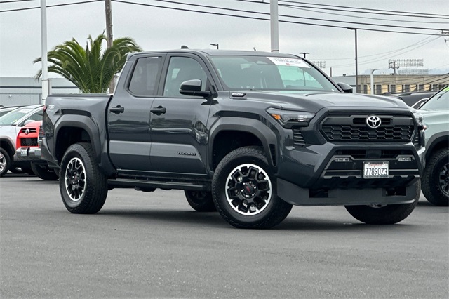 2024 Toyota Tacoma TRD 4x4 photo 2