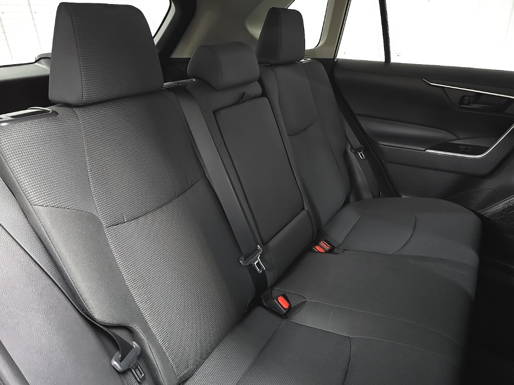2023 Toyota RAV4 LE photo 16